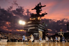 The North Carolina Tar Heels andMichigan State Spartans play undera painted sky on Veterans Dayduring the Quicken Loans CarrierClassic on board the USS CarlVinson aircraft carrier in San Diego.